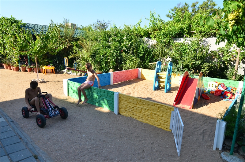Базы отдыха в Крыму с детской площадкой фото