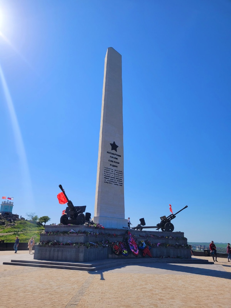 Достопримечательности в Керчи – обелиск Славы фото